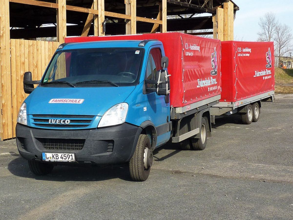 Iveco Daily 6,0t - Klasse C1 Anhänger Humbaur 2,5t - Klasse C1E